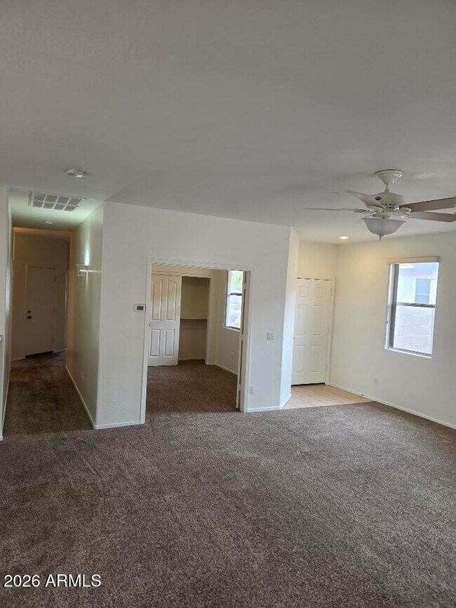 Building Photo - 12901 W Glenrosa Dr