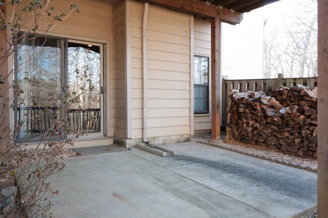 Building Photo - Gorgeous Luxury TH 4 bed, 3.5 bath w/ Wood...