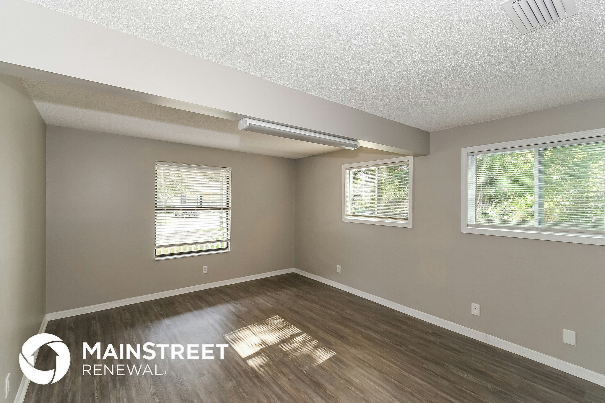 Building Photo - 4650 Buxton St