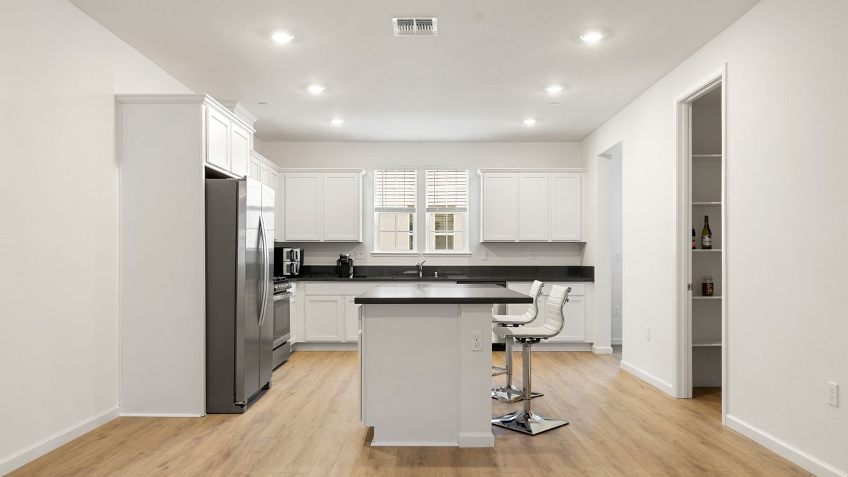 Building Photo - 4474 Saone Walk