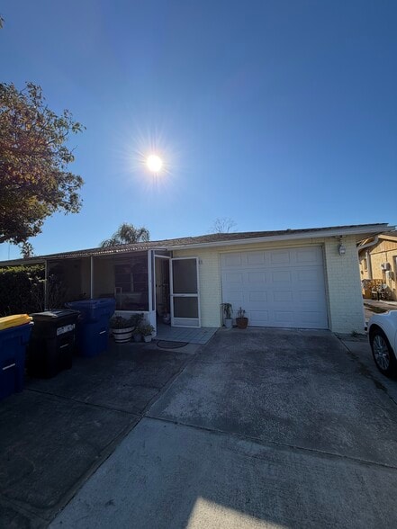 Building Photo - 2603 Almond Dr