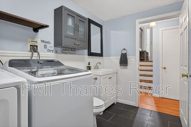 Building Photo - 74 Hurlburt St