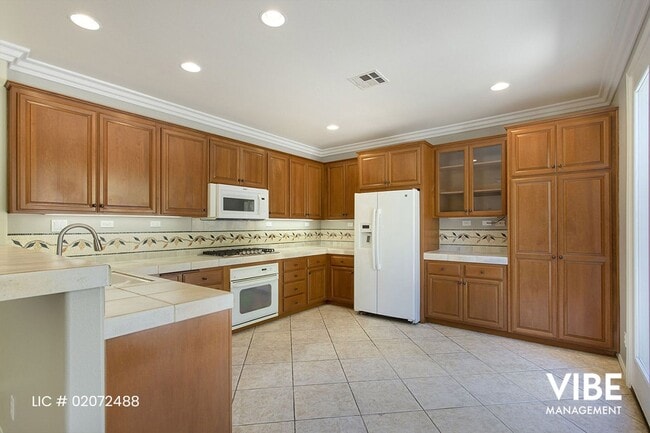 Building Photo - Spacious 3 bedroom plus office in Desirabl...