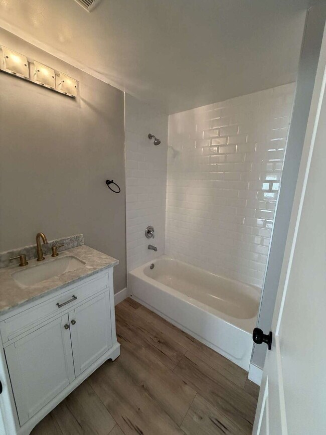 Building Photo - Modern Comfort Meets Timeless Charm