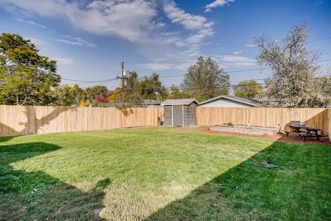 Building Photo - Updated Edgewater Home with Backyard Oasis