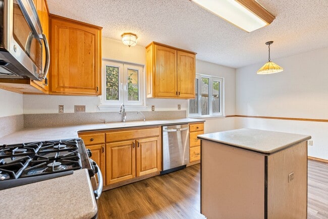 Building Photo - Lovely 3 Bedroom, 2 Bathroom in North Central Austin!!!