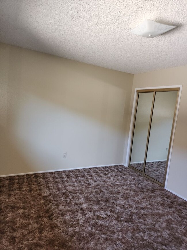 Building Photo - K1329-1331RA