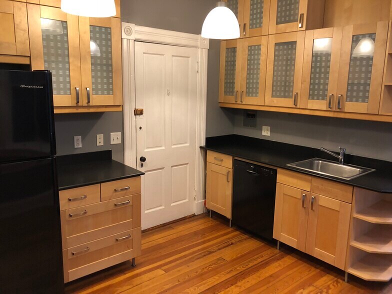 Building Photo - 1406 Sycamore Street