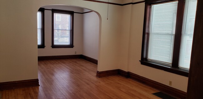 Building Photo - 3028 N Clybourn Ave
