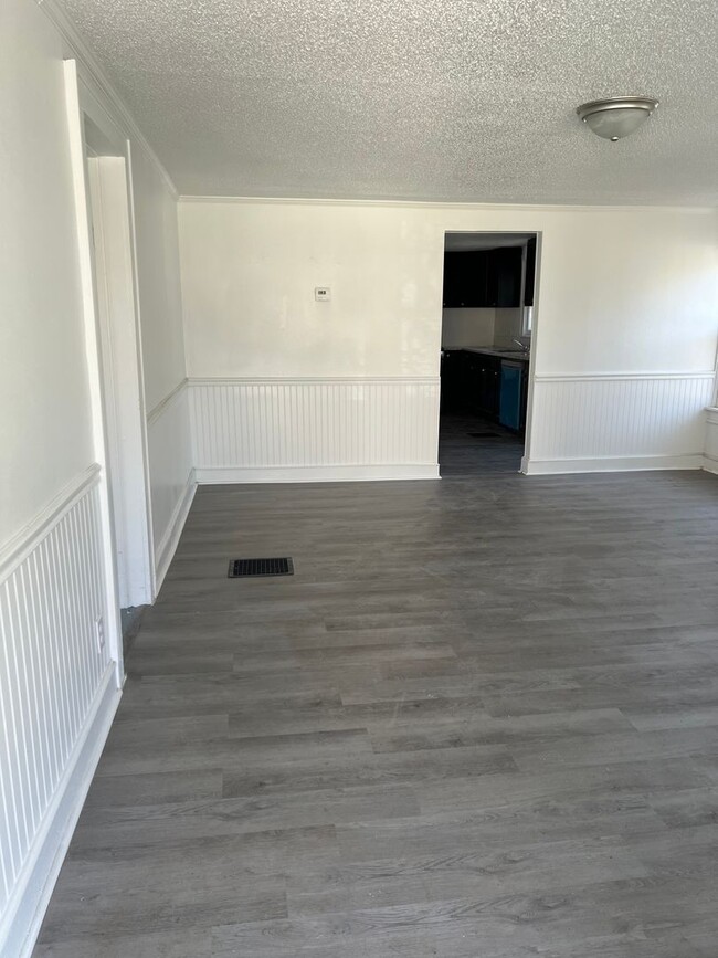 Primary Photo - Recently Remodeled 3 bedroom 2 full bathro...