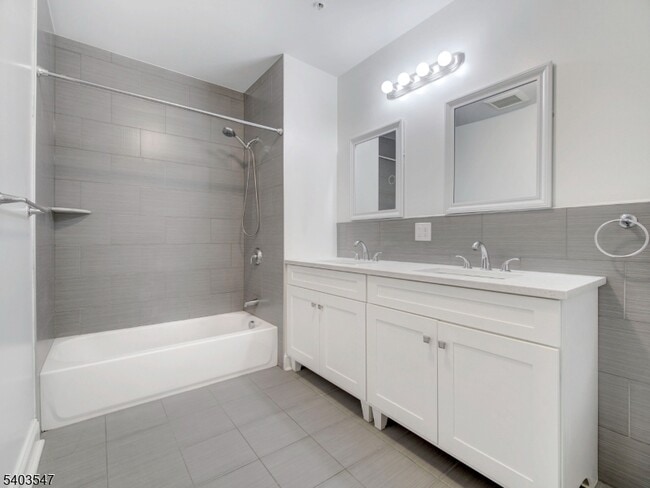 Building Photo - 90 Clinton Ave