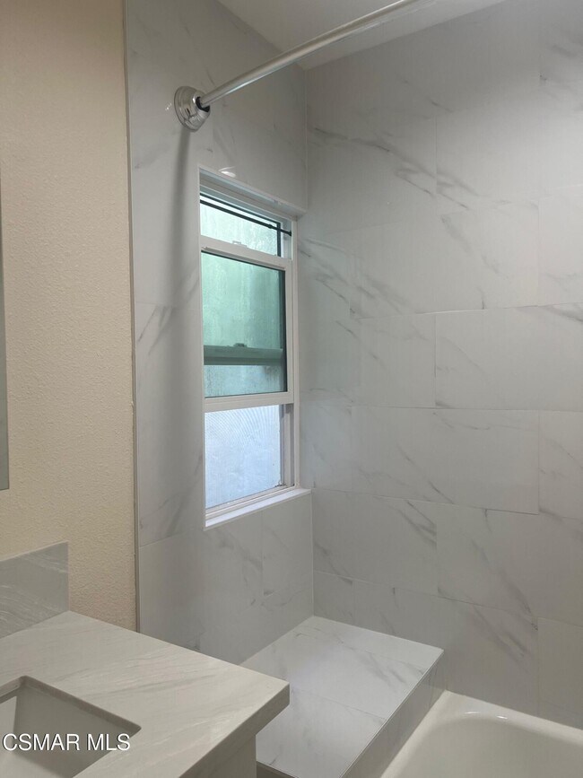 Building Photo - 331 S Ave 56