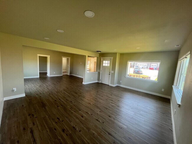 Building Photo - Large 2 bed 1 bath house in the country
