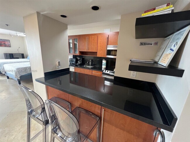 Building Photo - 100 Lincoln Rd