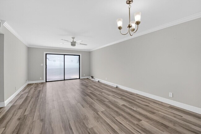 Building Photo - 7076 Huntington Ln