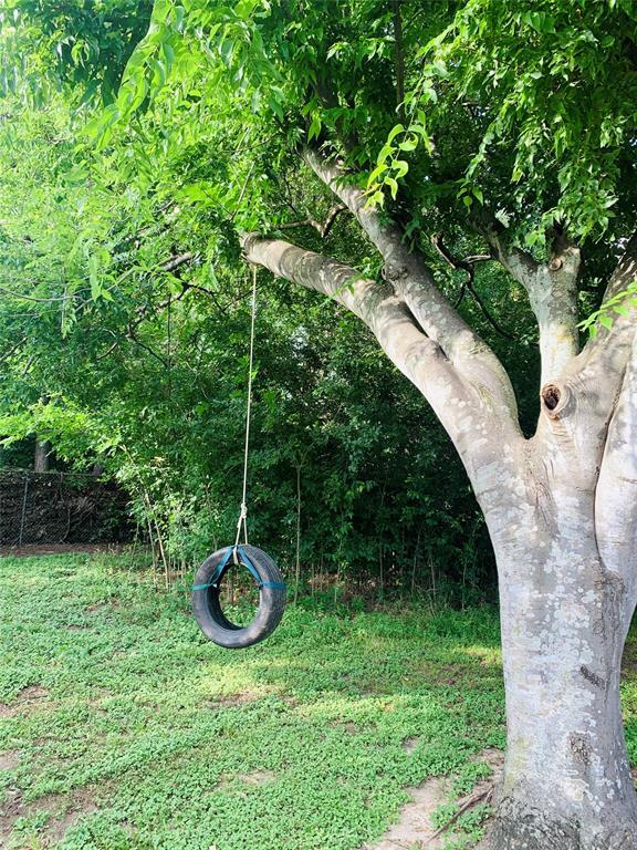 Building Photo - 1611 Mapleton Dr