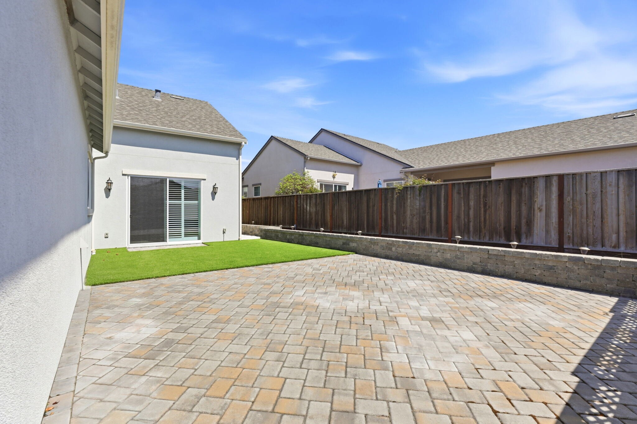 Building Photo - 2964 Bluffs Dr