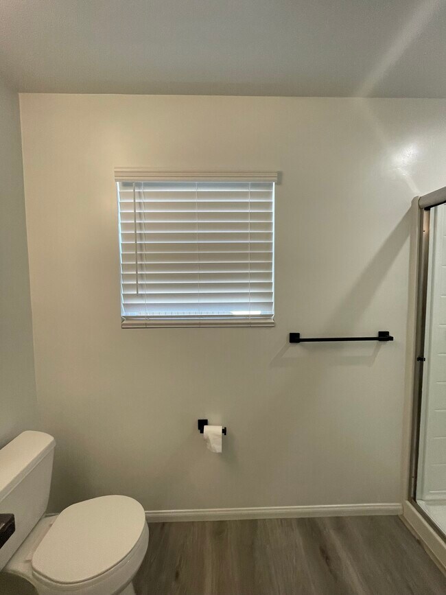 Building Photo - 703 W College St