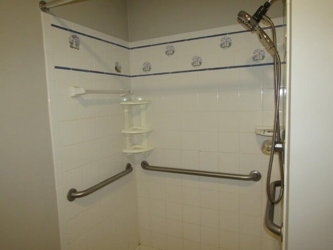 Building Photo - 2208 Seaford Dr