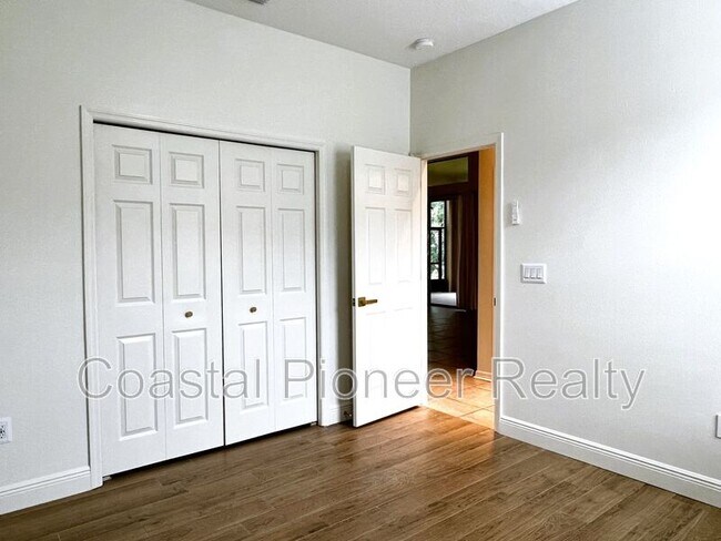 Building Photo - 10310 Holland Rd