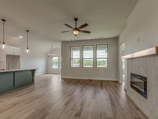 Building Photo - Brand New home In Azalea!