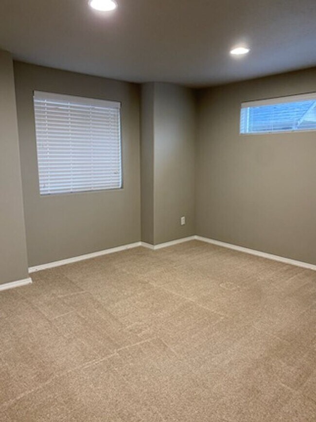 Building Photo - Beautiful 3 bedroom/2 bath tiny home in Cottage Grove- River Walk Village