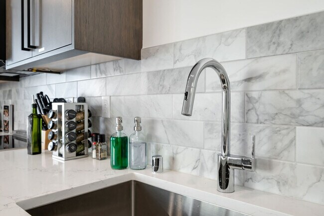 Building Photo - 5300 NE 67th St