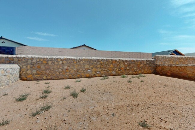 Building Photo - Charming 3 bedroom, 2 bath home in East El...