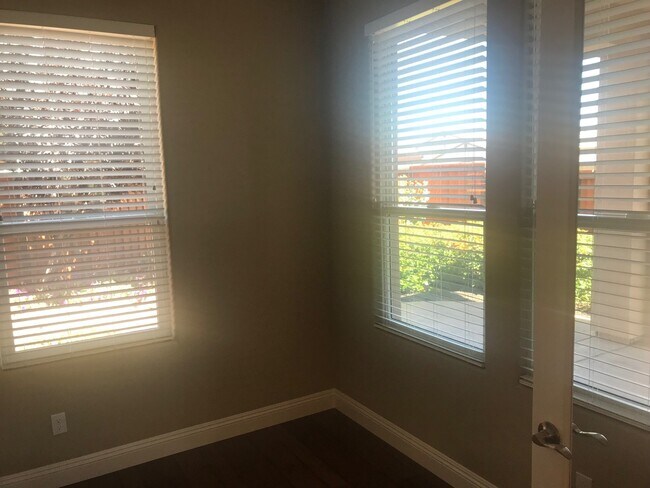 Building Photo - Charming 2 Bed 2 Bath - Trilogy at The Vineyards