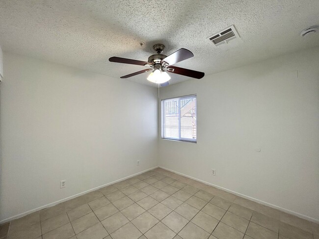 Building Photo - AVAILABLE NOW!! 2 Bedroom 2 Bath Apartment...