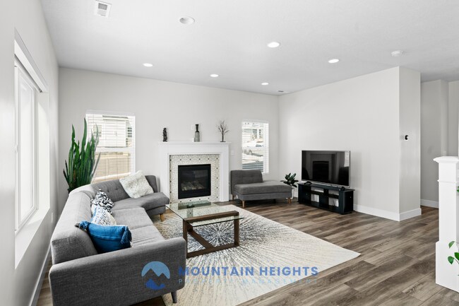 Building Photo - 2191 W Northridge Dr