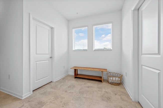 Building Photo - 1053 Splash Shot Pl