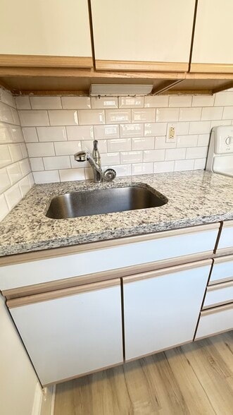 Building Photo - 1203 Delaware Ave