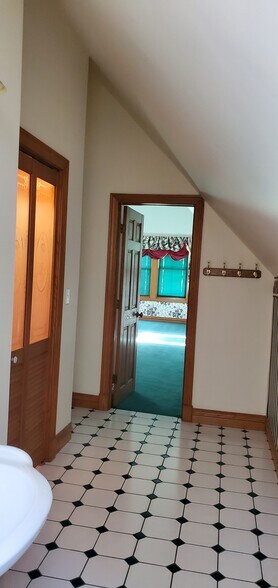 Third Floor Washroom/Laundry - 204 Crawford Ave