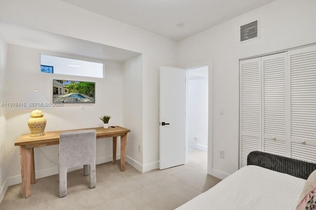 Building Photo - 5735 N Bay Rd