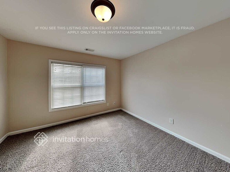 Building Photo - 625 Excalibur Ct SE