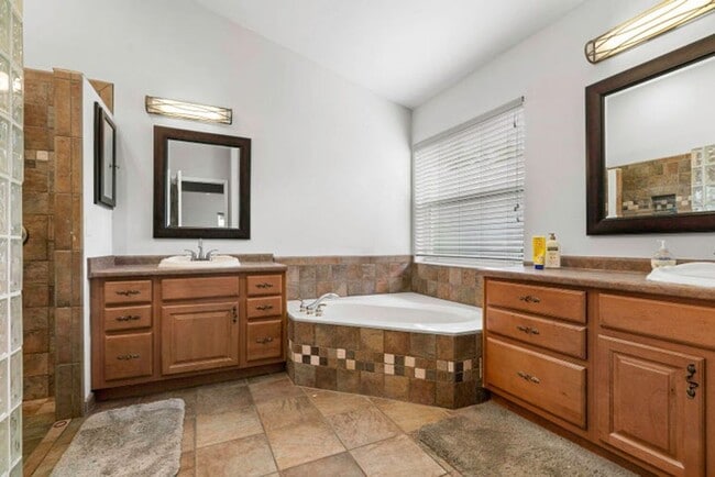 Building Photo - 1304 Lake Breeze Dr