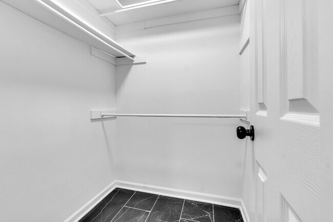 Building Photo - 8439 River Glen Dr