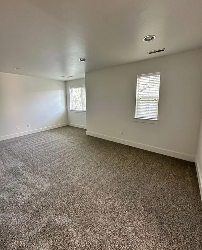 Building Photo - 4 Bedroom Townhome for Rent in Bozeman