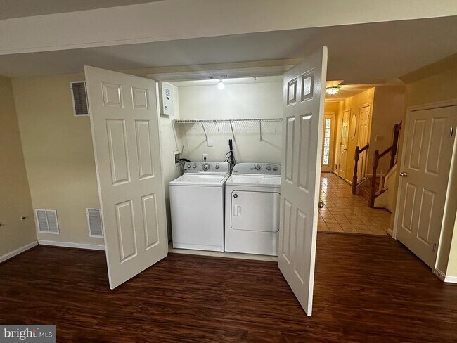 Building Photo - 12921 Woodcutter Cir