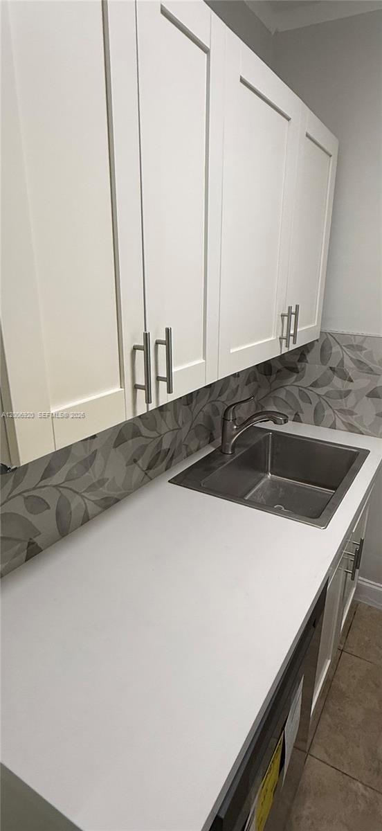 Building Photo - 2816 Pine Tree Dr