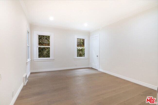 Building Photo - 552 Wilcox Ave