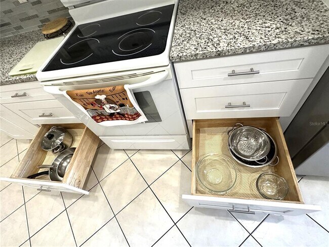 Building Photo - 16724 Rolling Green Dr