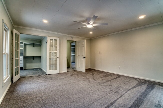 Building Photo - 1702 Lake St