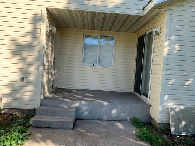 Building Photo - Charming Single-Level Rancher – 2 Bed, 2 Bath