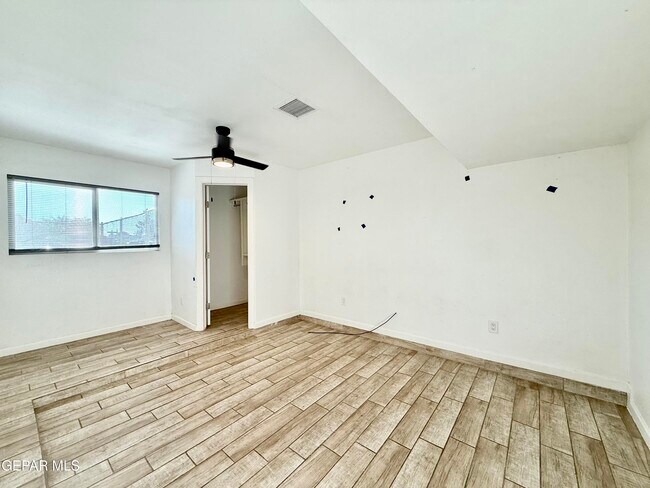 Building Photo - 10833 Cardigan Dr