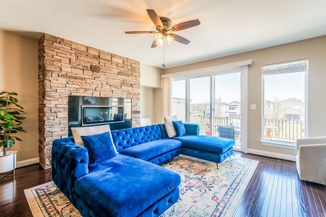 Building Photo - Stunning One Loudoun Townhome – 3BR / 3.5BA in Prime Ashburn Location – Available May 1