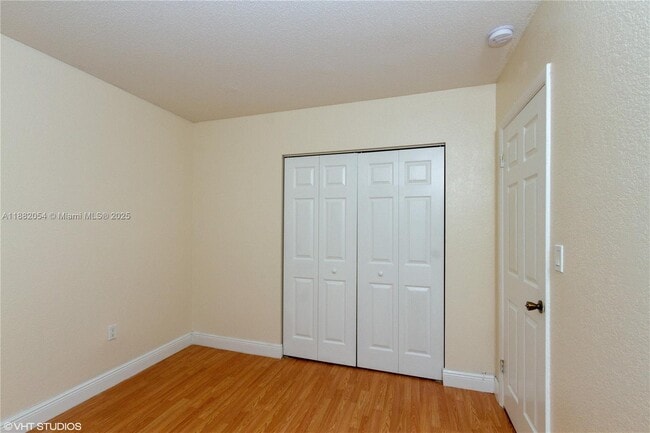 Building Photo - 10405 N Kendall Dr
