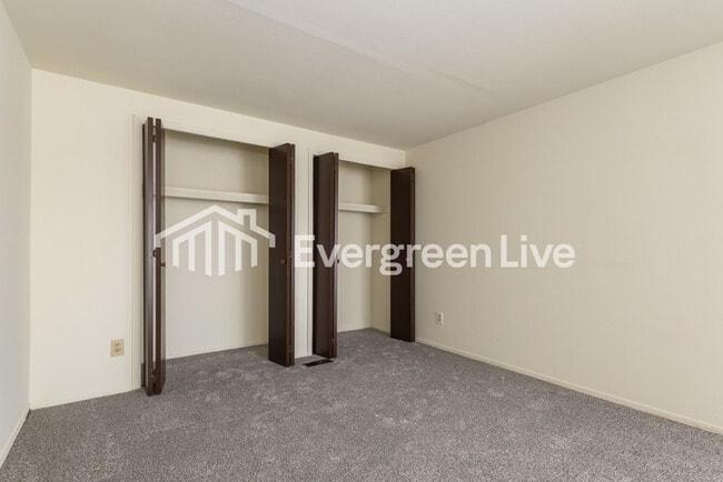 Building Photo - 5839 Troy Villa Blvd