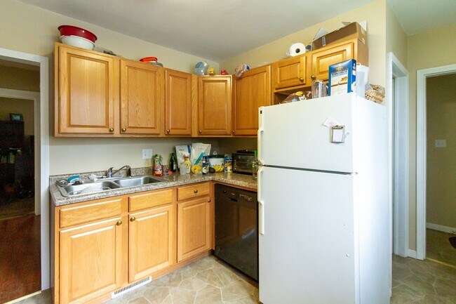 Building Photo - Updated Kitchen